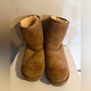 UGG Classic Short Boots in Chestnut Brown